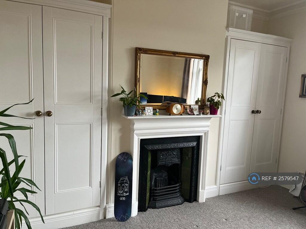 Fitted Wardrobes-Bedroom 1