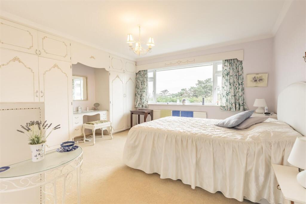 15 Ravensmere  (21).jpg