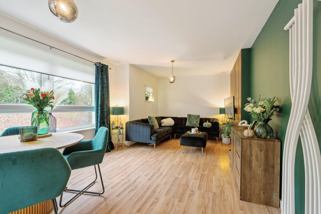 Lounge/ Dining Room