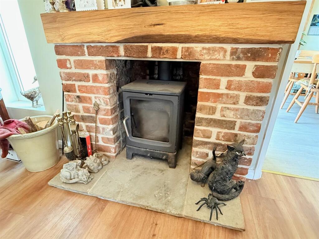 Fireplace 2.jpg