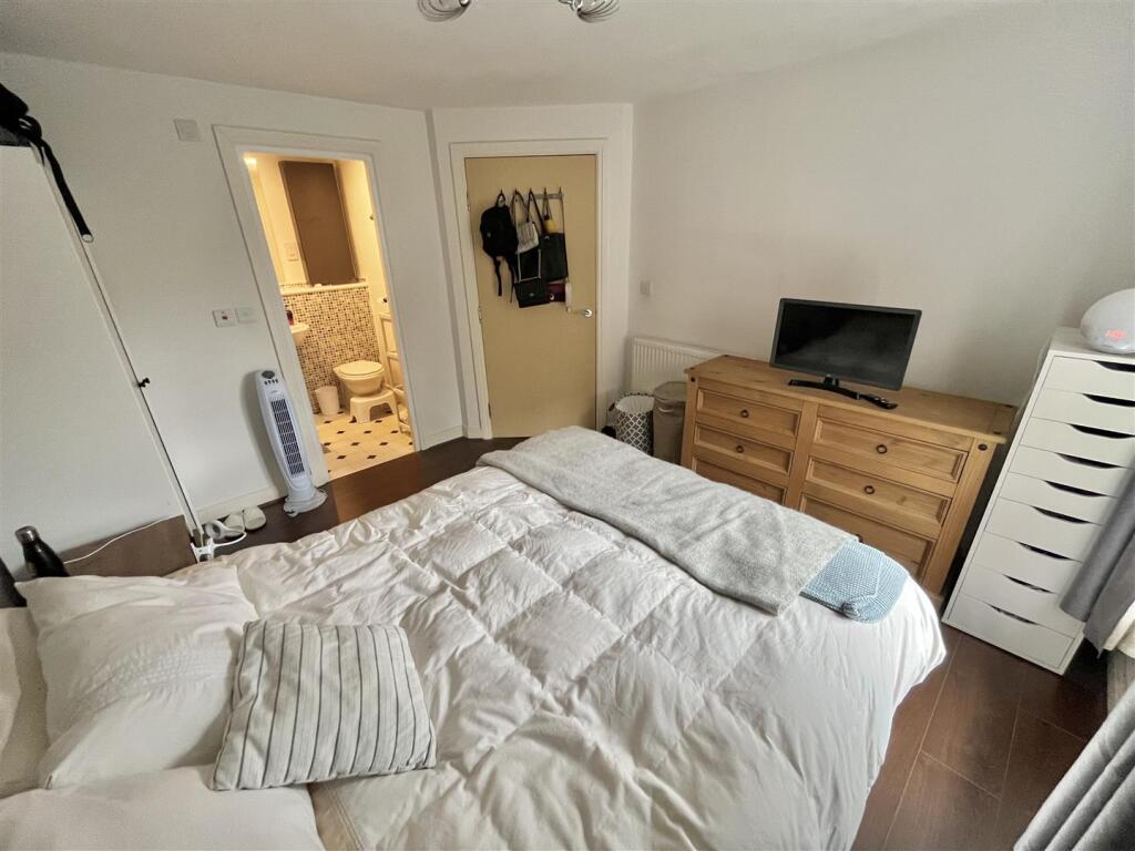 Bedroom 1 Aspect 2