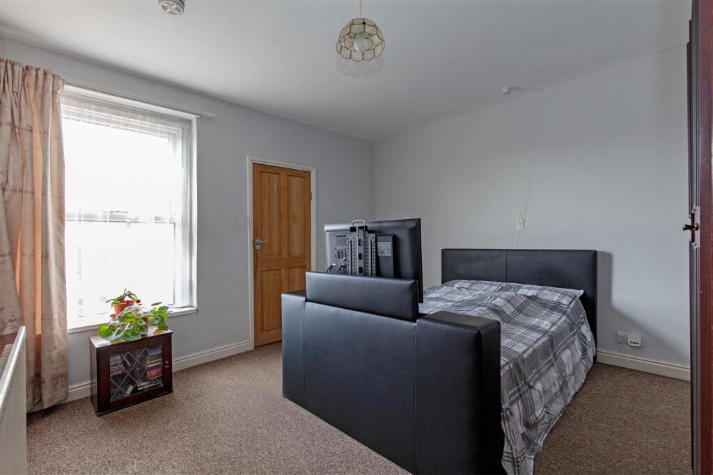 Bedroom 1-3.jpg