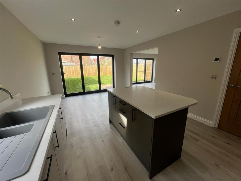 3. Kitchen.JPG