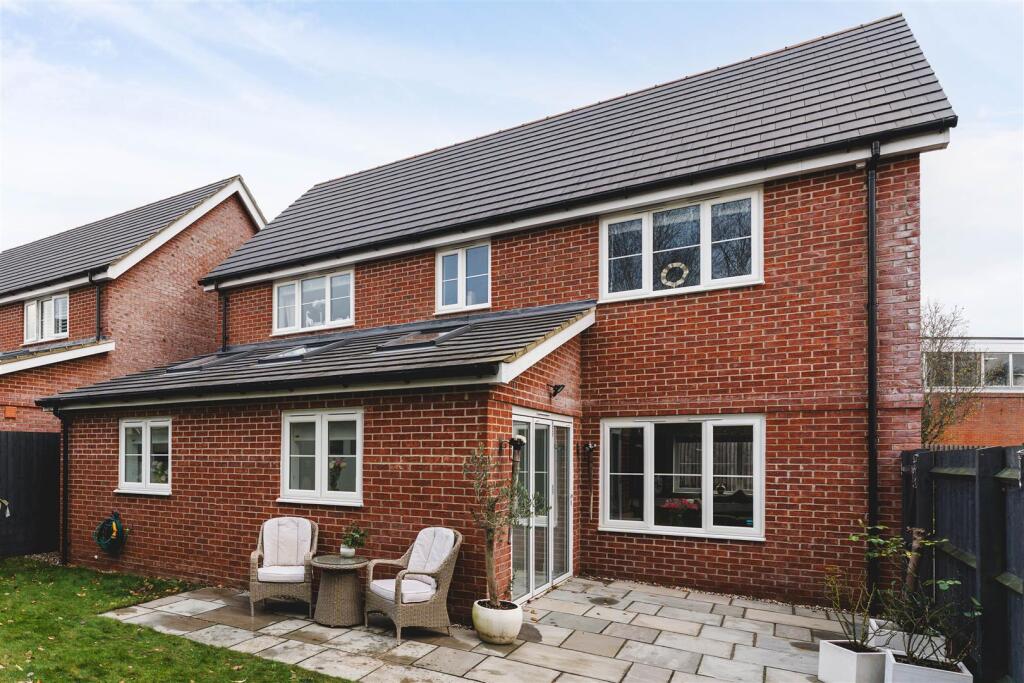 Redbank Close-35cropped.jpg