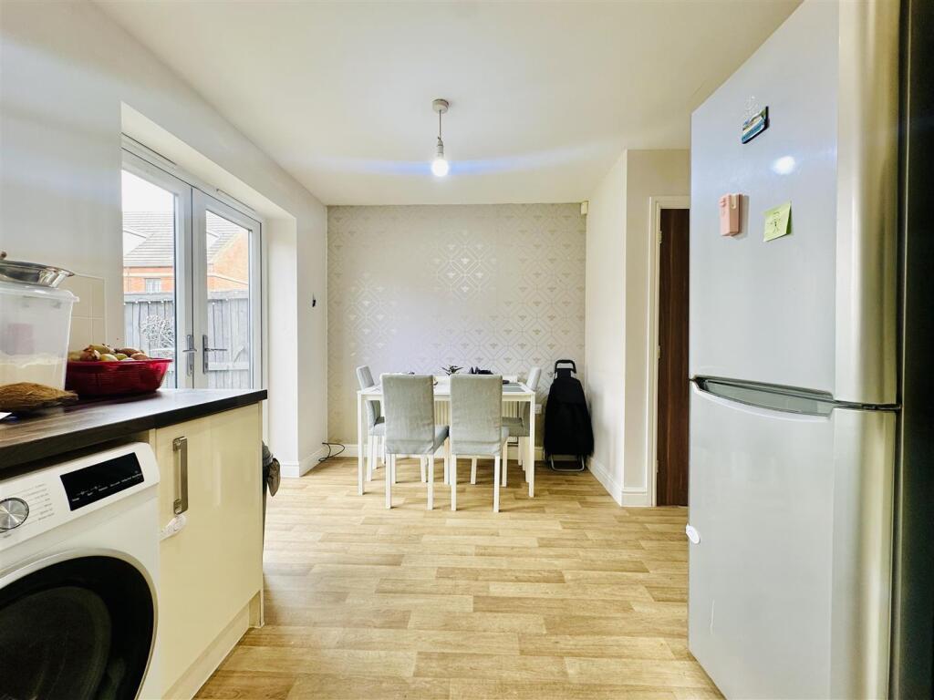 KITCHEN AND DINER