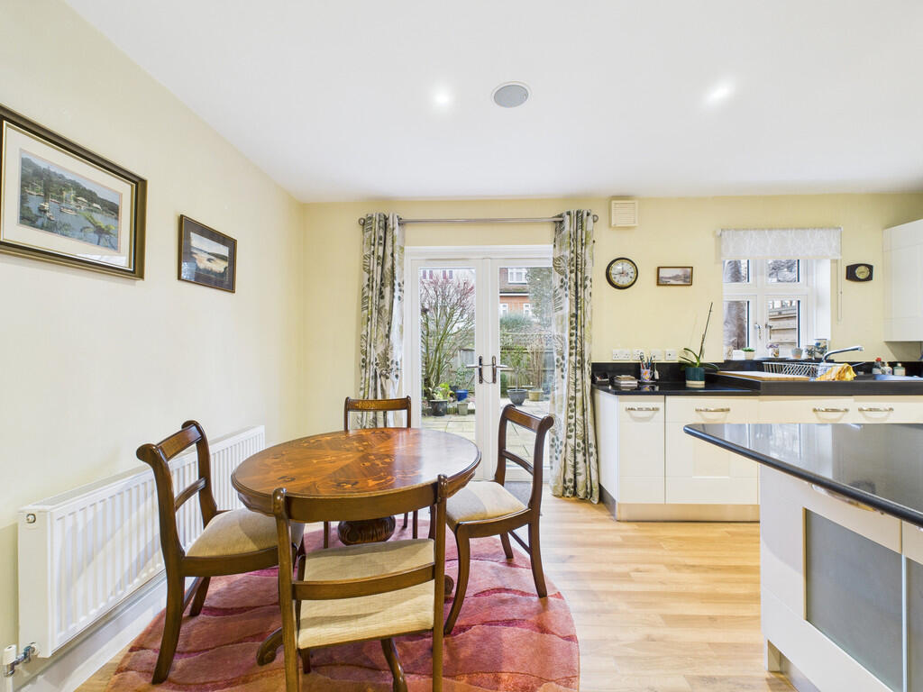 Dining Area to Ga...