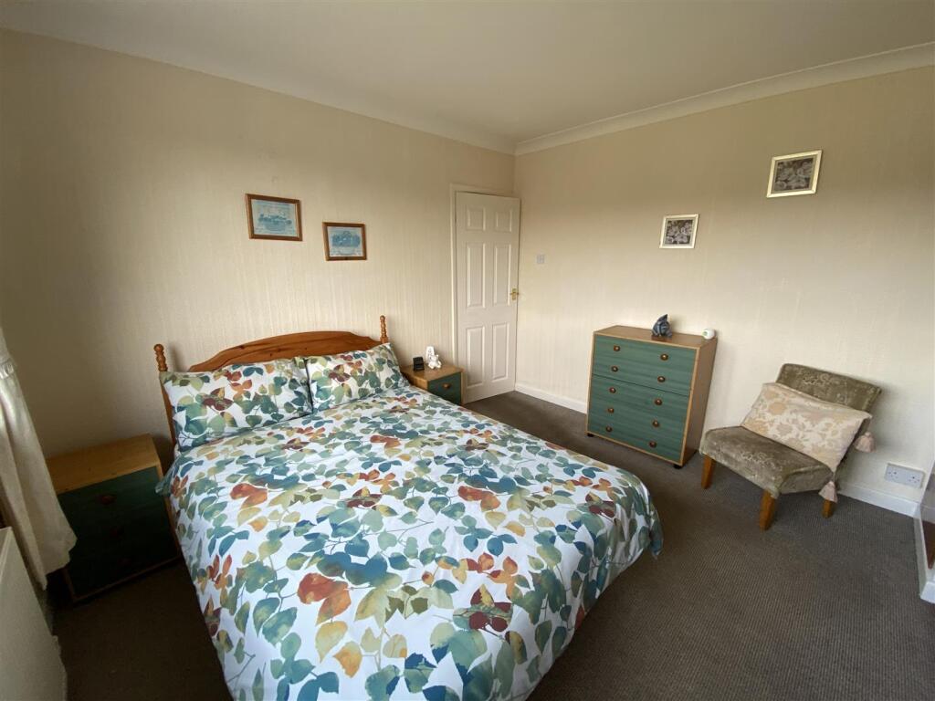 Bedroom no.1 rear double: