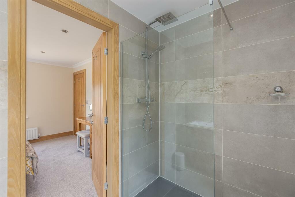 Hill View Bedroom 2-4.jpg