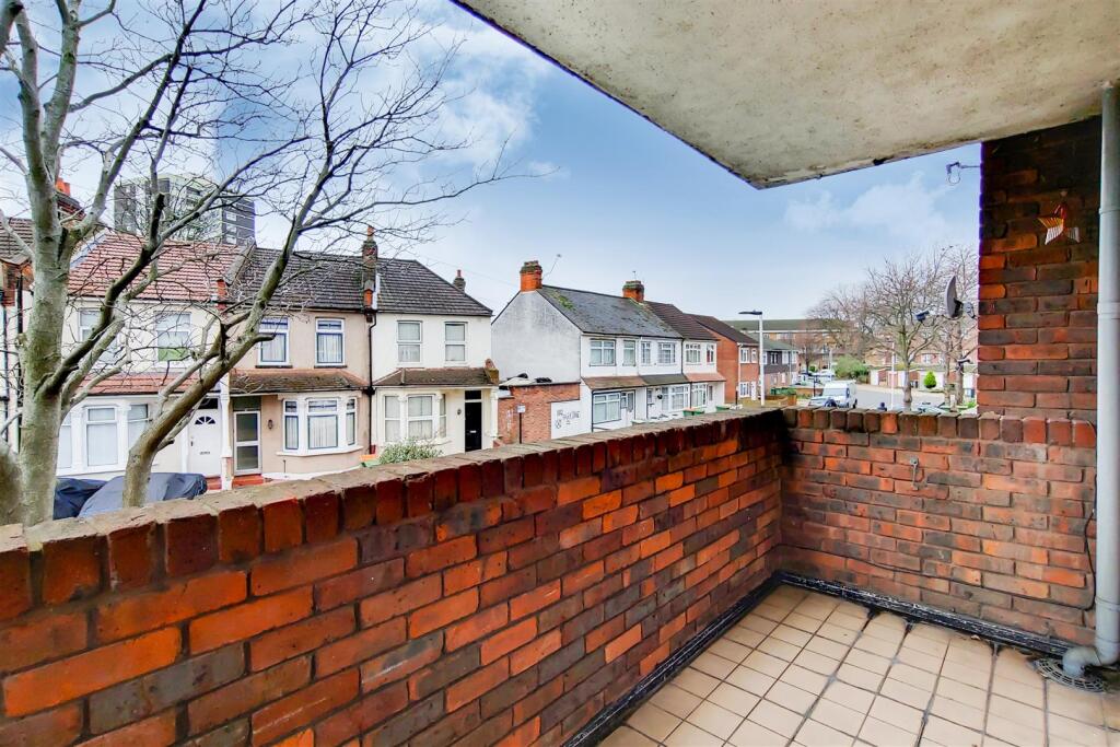 4_Balcony-1.jpg
