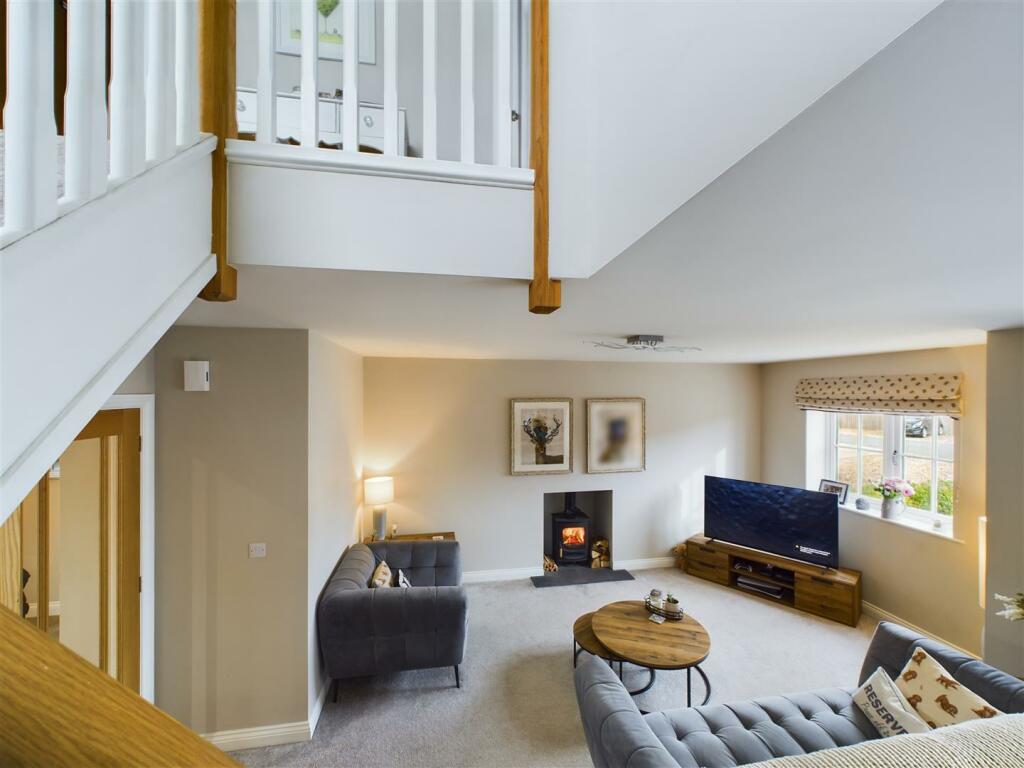 ENTRANCE INTO LOUNGE