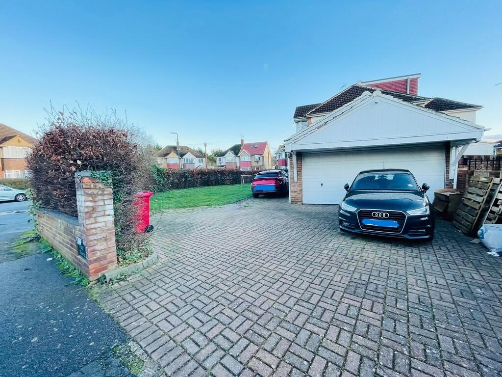 Bannister close (...