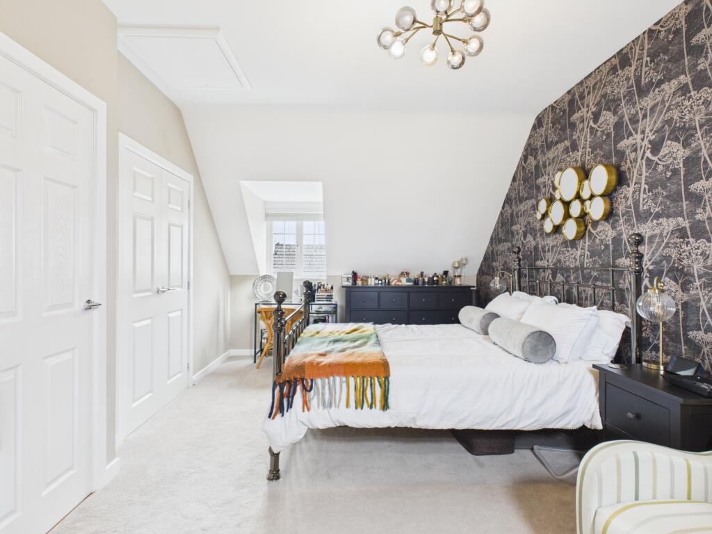 CAM03729G0-PR0097-STILL035