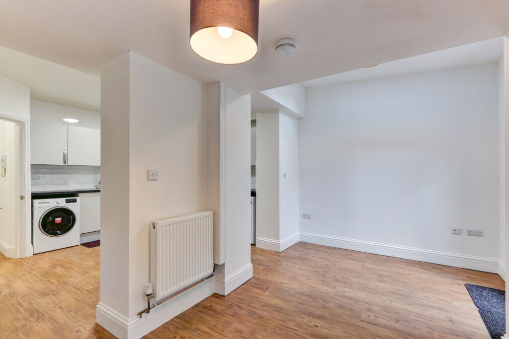 28 Gordon Road lounge