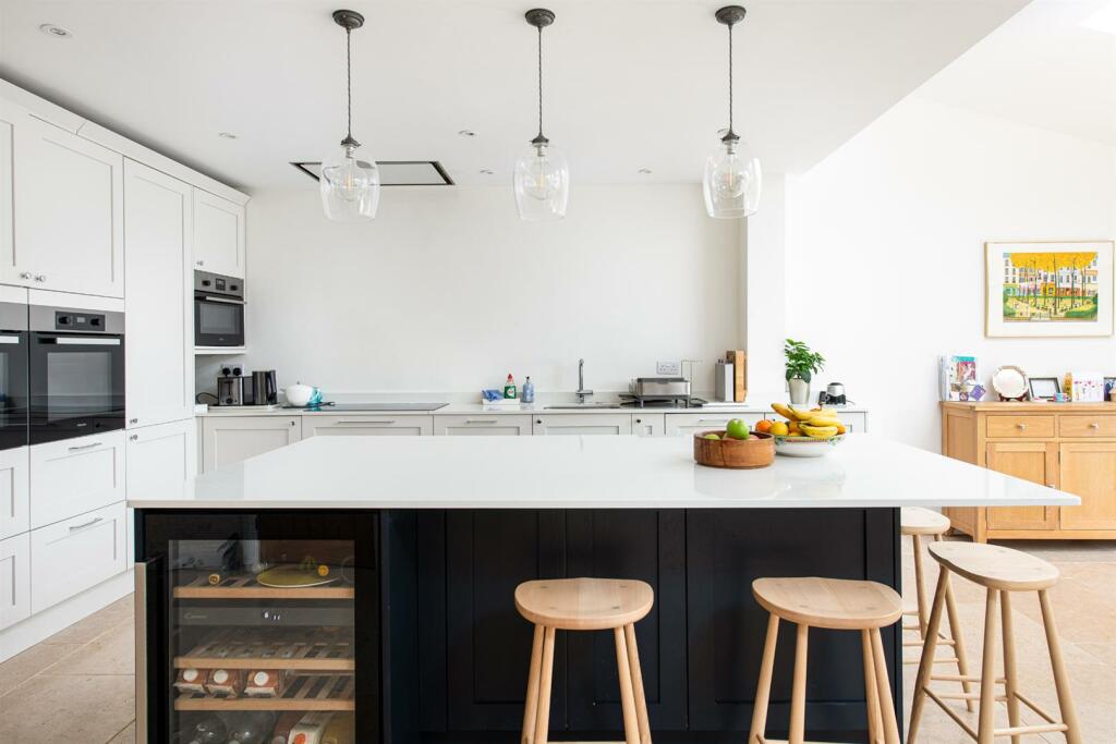 Kitchen_3.jpg