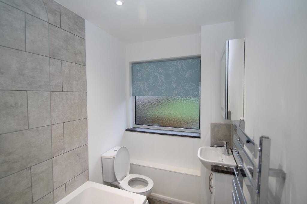 Bathroom (Main)