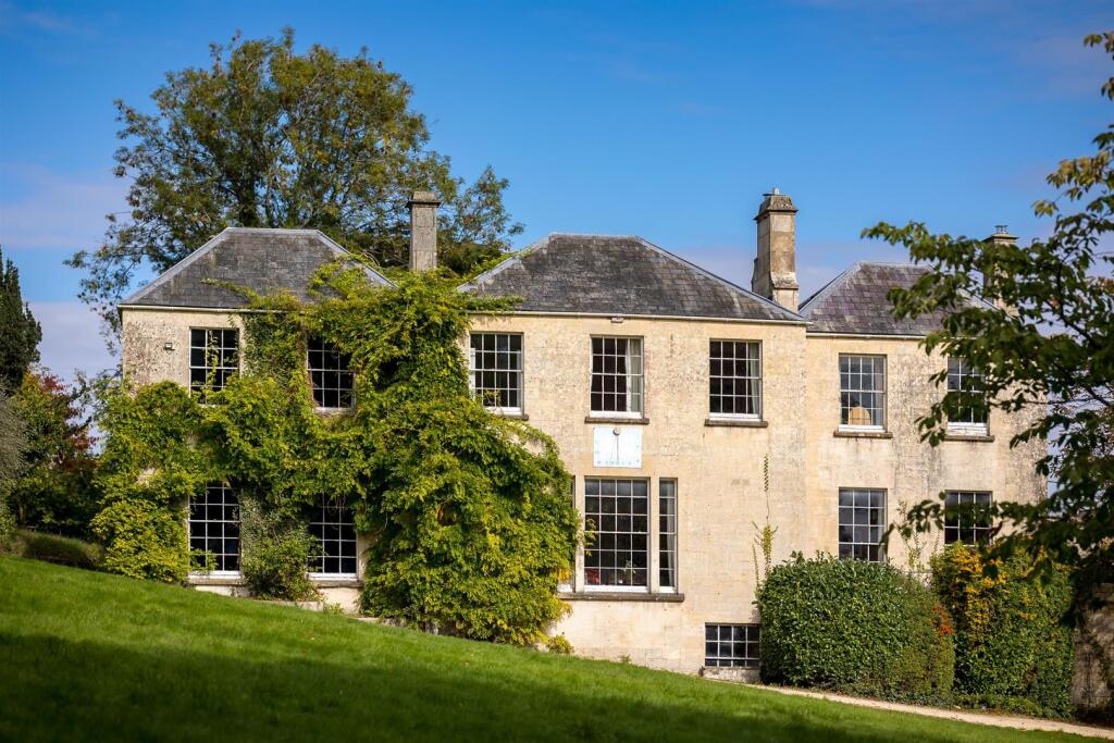 26 - Oakley House - GL5 5PQ - Web.jpg