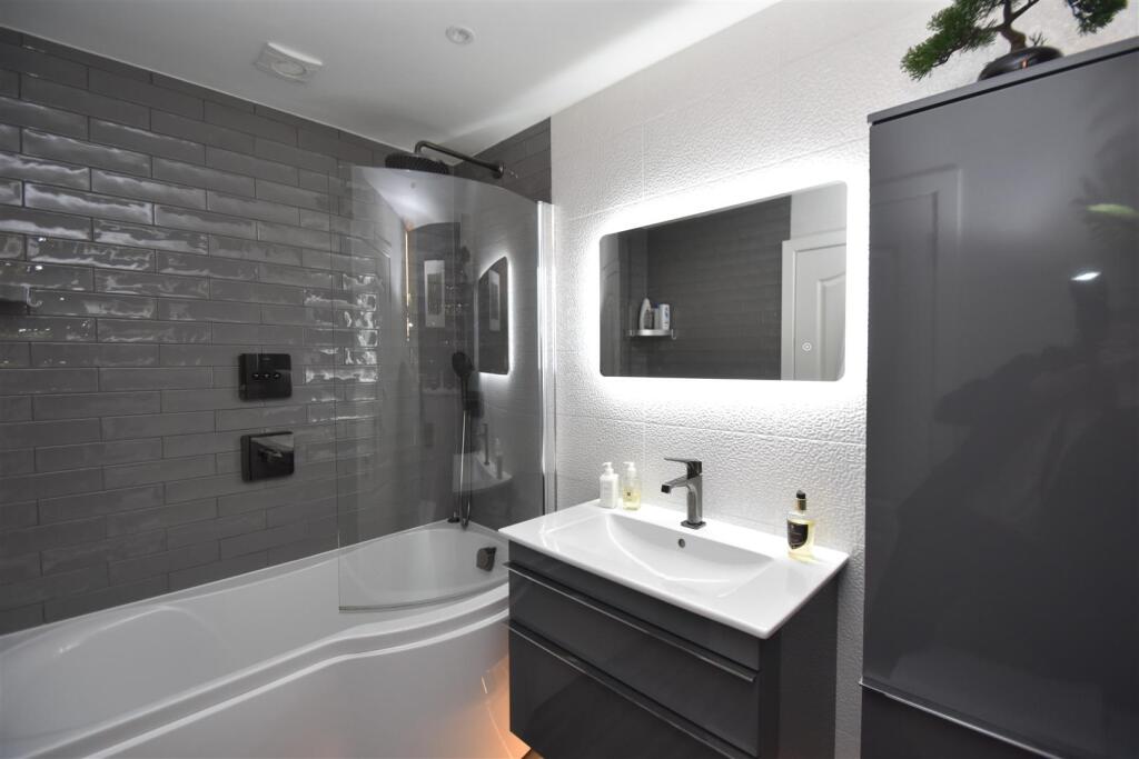 Bathroom (1).JPG