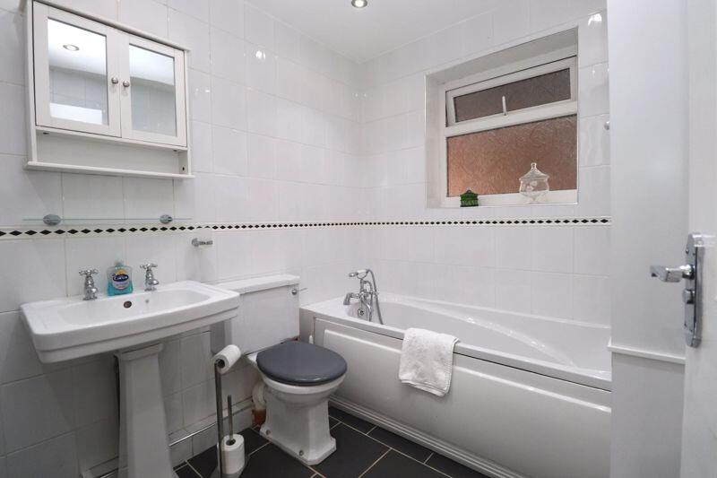 Family Bathroom/Wetroom 