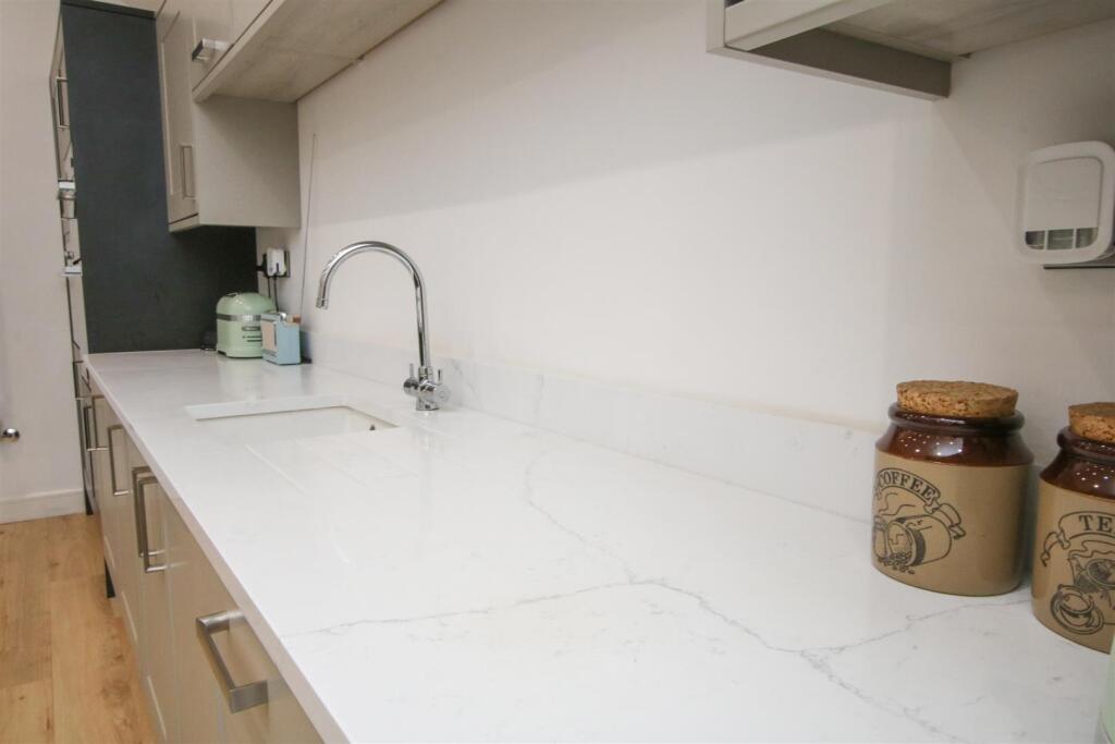 OPEN PLAN LIVING DINING 'ISLAND' KITCHEN