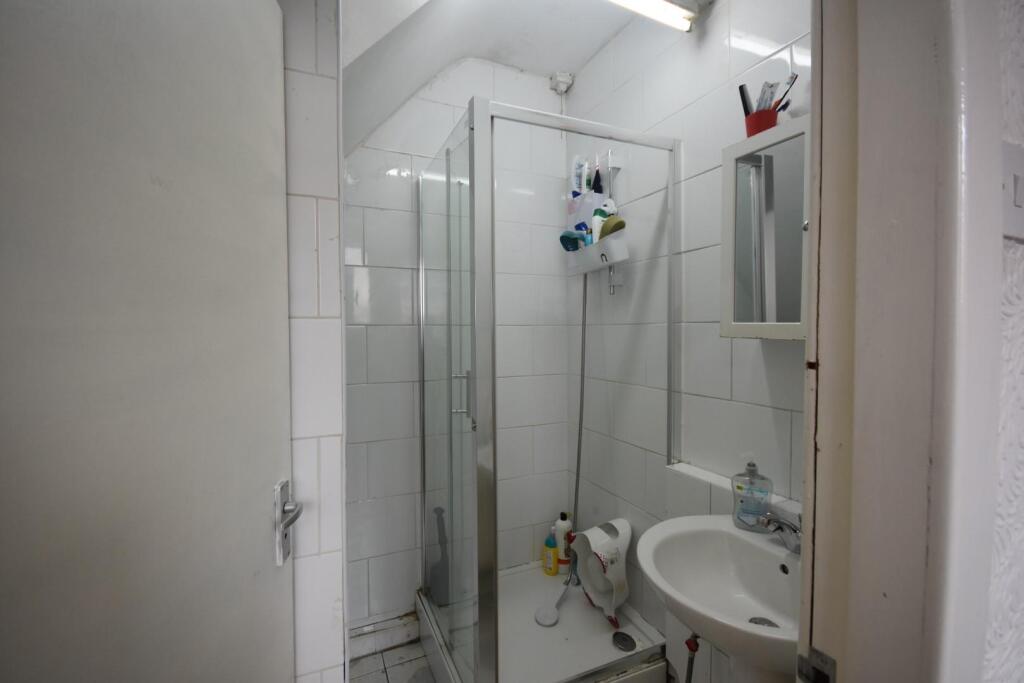 DOWN STAIRS SHOWER SUITE