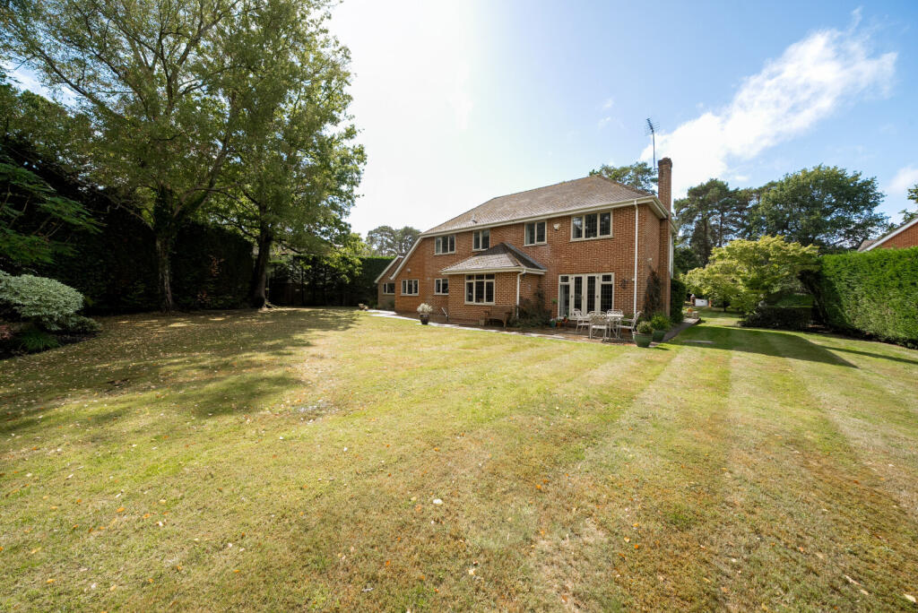 1347001-37-68b846...