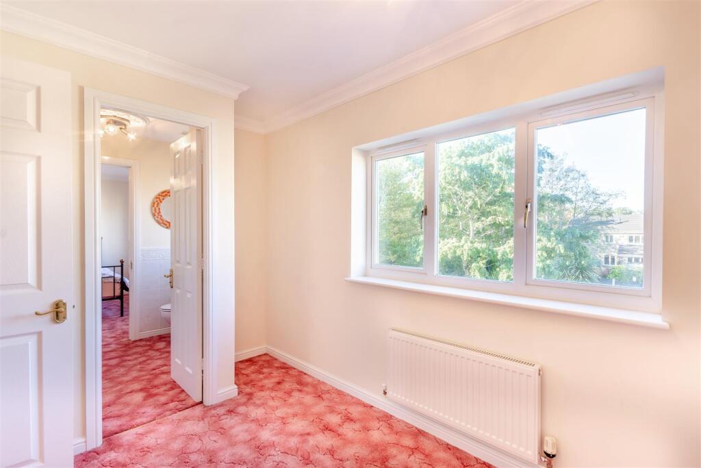8666692-interior30.jpg