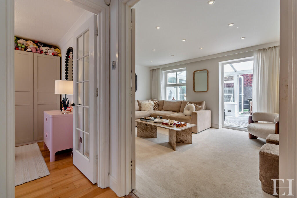 8656154-interiorW...