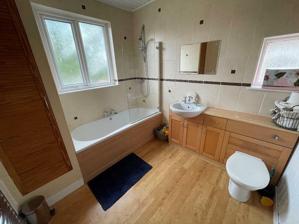 Family Bathroom/WC