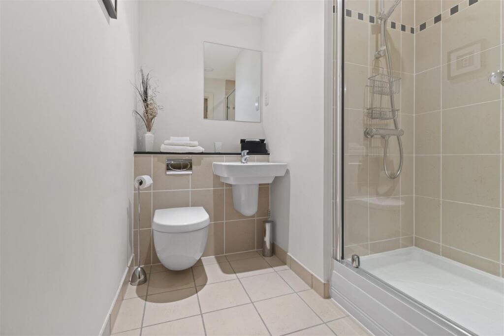 Separate Shower Room