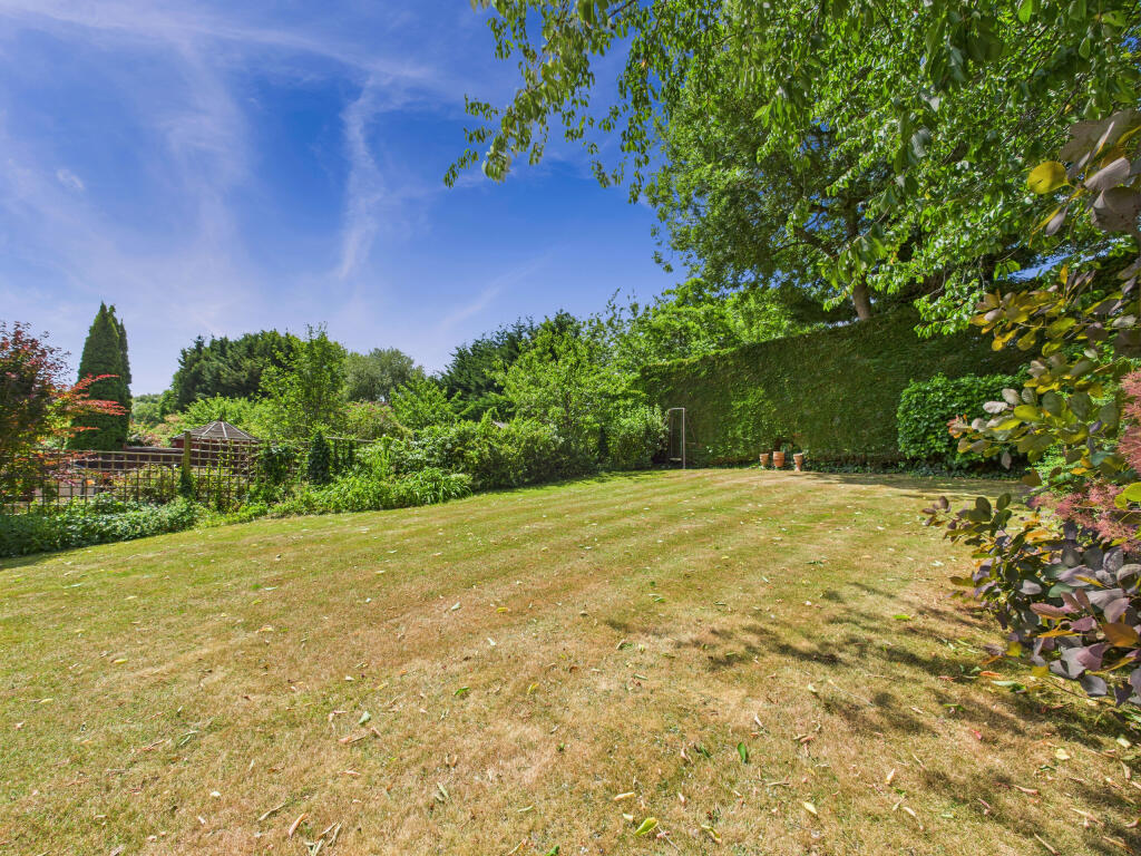 CAM01354G0-PR0550-STILL019