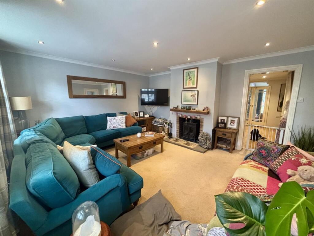 Living room 2.jpg