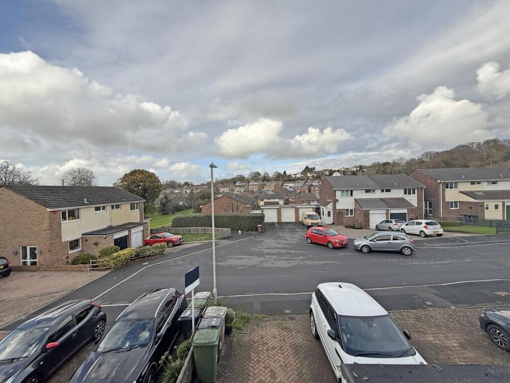 Edwards Close 27 - Front Outlook.jpg