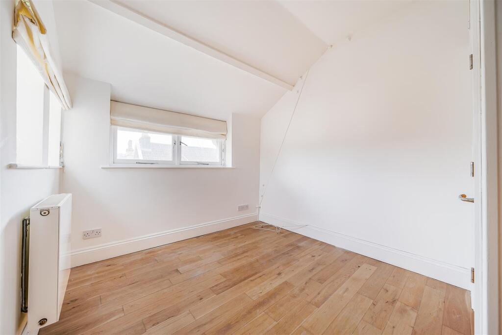Bedroom 2 .jpg