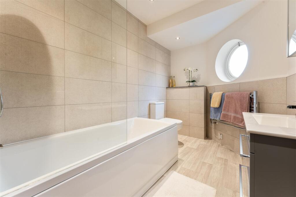 1 Milburn Close-5.jpg