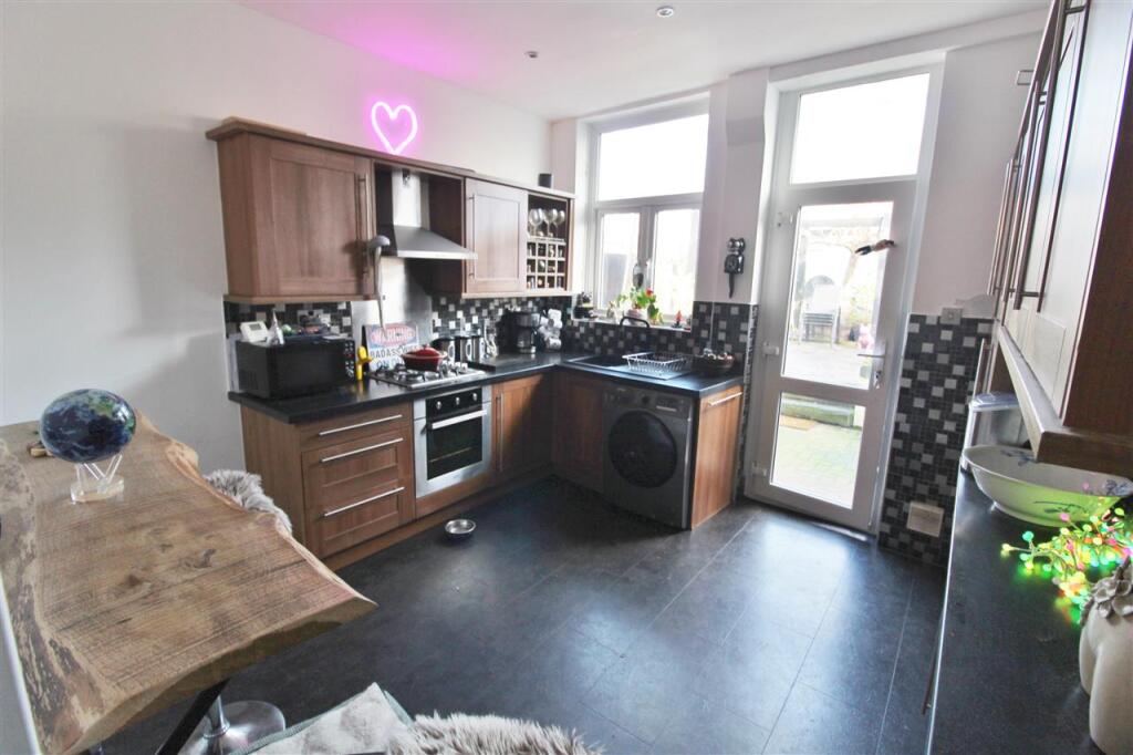 BREAKFAST KITCHEN
