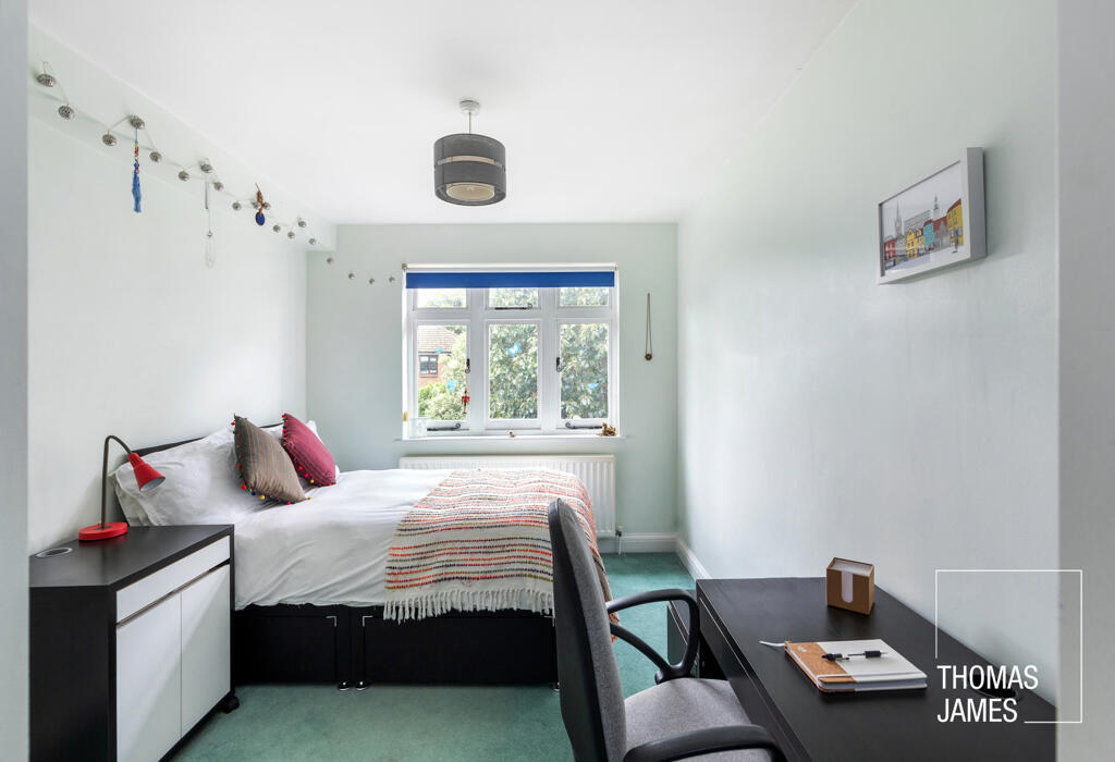 Meadway, double  bedroom