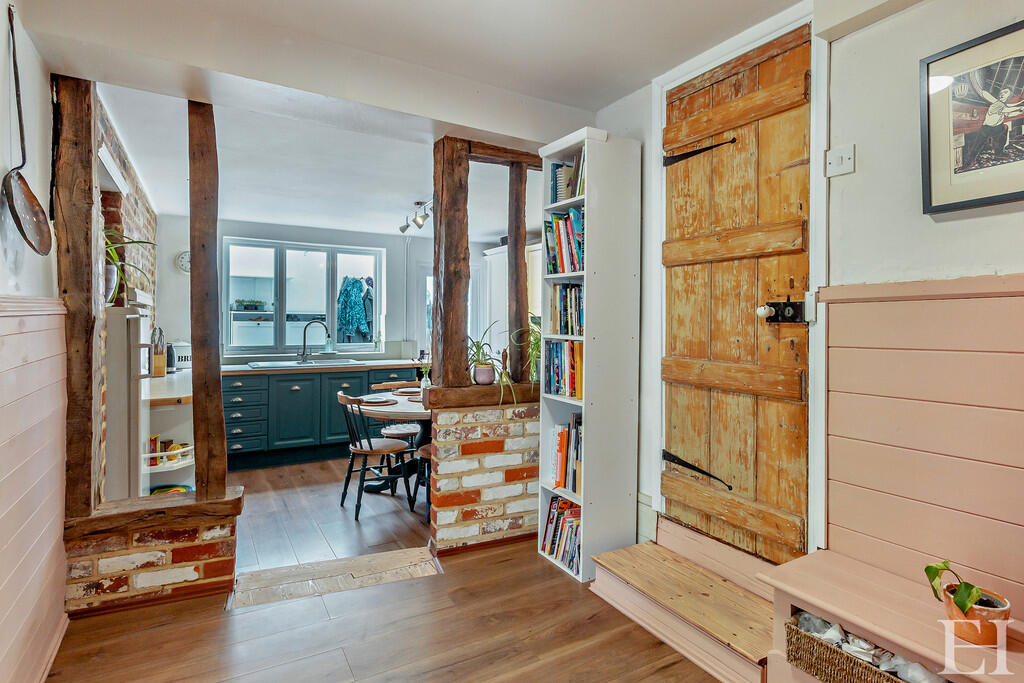 8658492-interiorW...