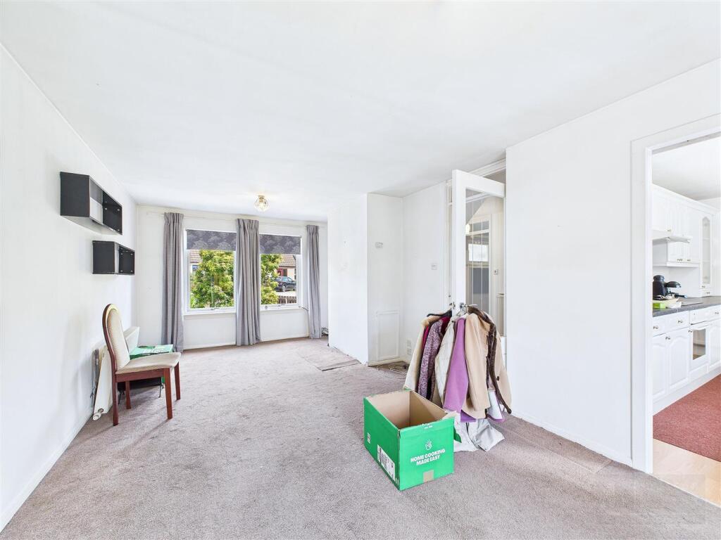 Sitting Room &amp; Dining Area