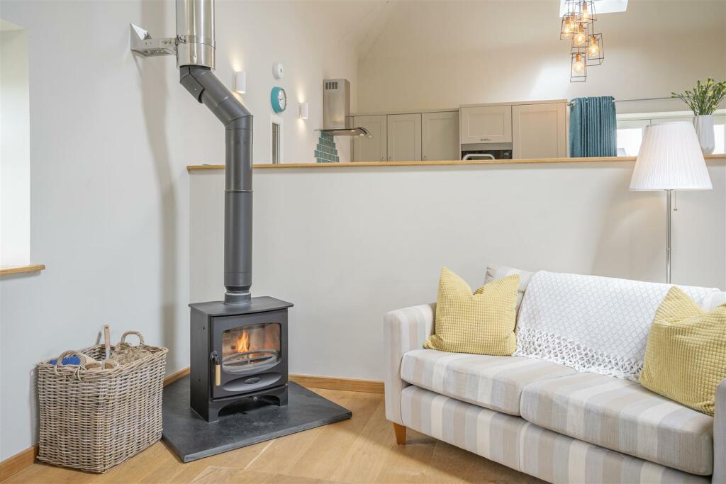 8508933-interior06.jpg
