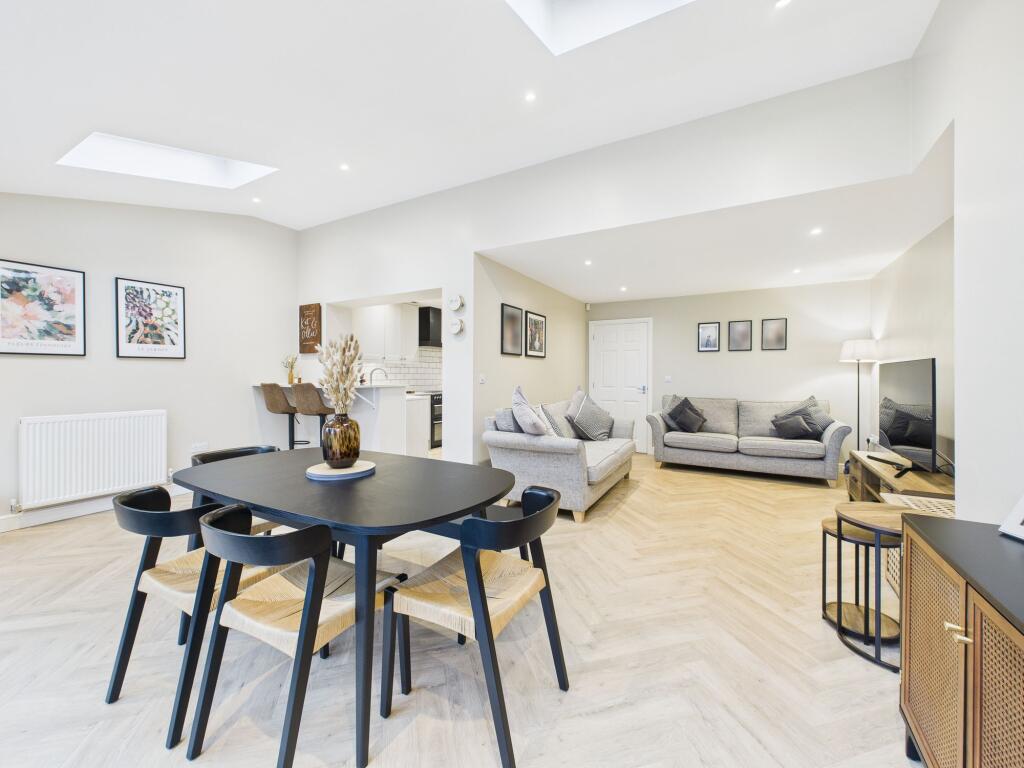 Open-Plan Family Living