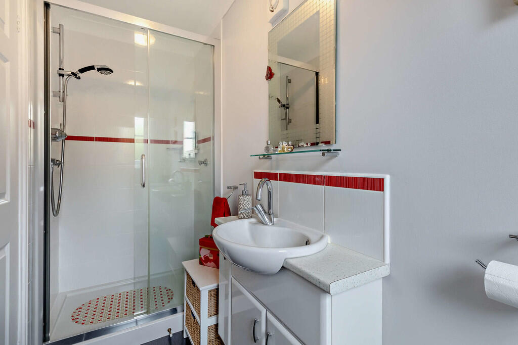 8657340-interior0...