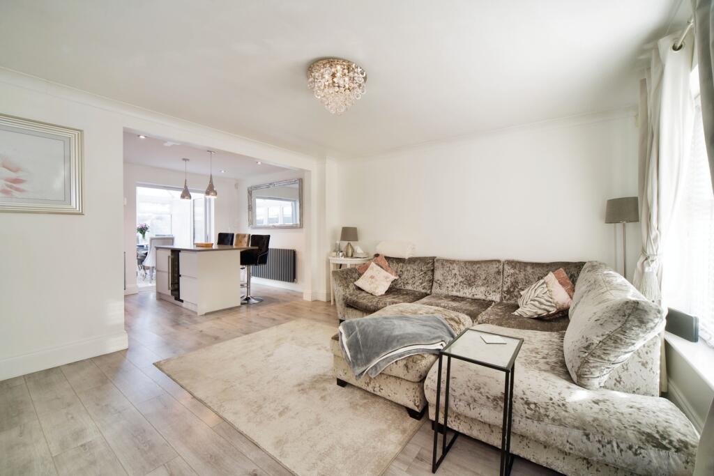 Lounge / Kitchen