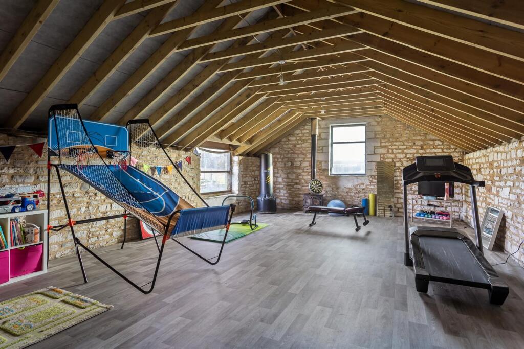 20 - Dowmans Farmhouse - GL53 9QY - Web.jpg