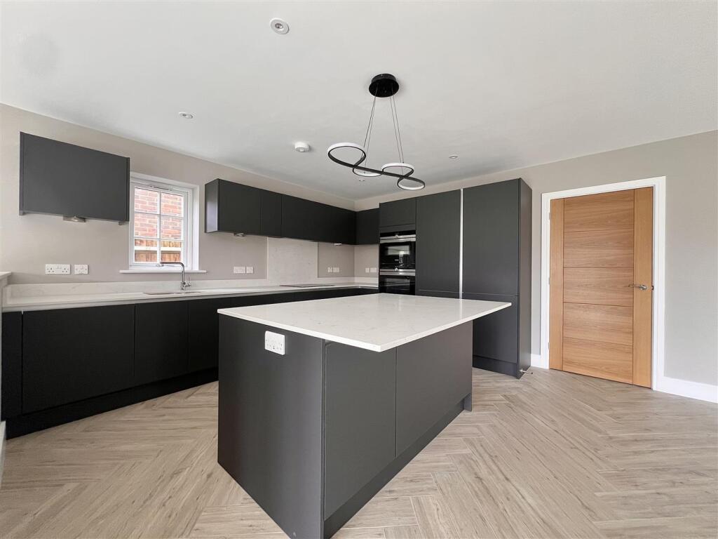 kitchen island.jpg