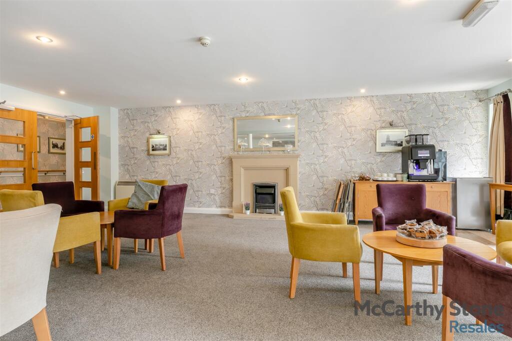 8641860-interior17.jpg