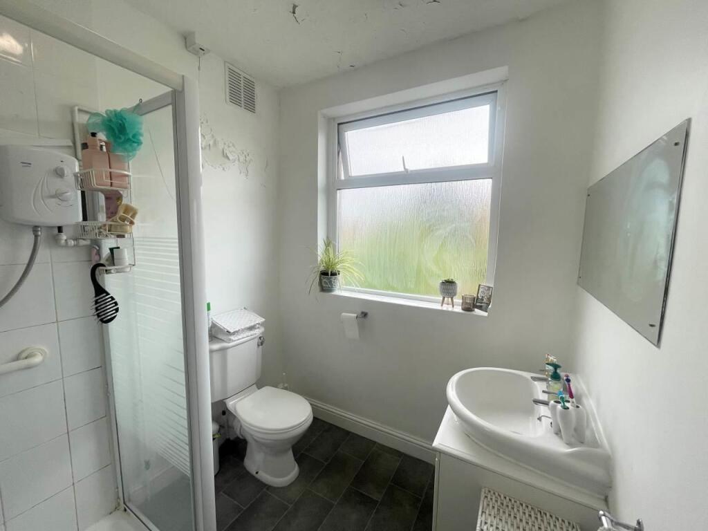 Bathroom (3).jpg