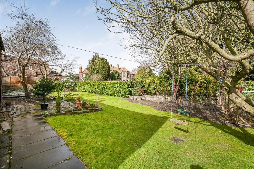 Hall Barn Cottage6.jpg
