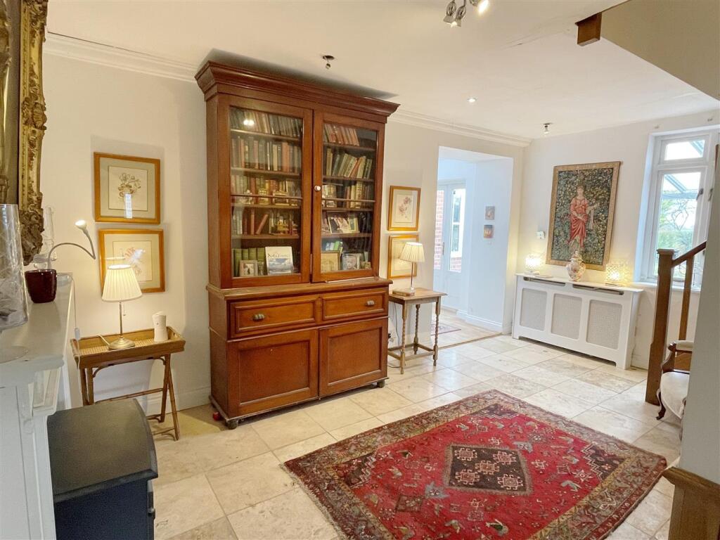 Inner Hall - Gallery 2.JPG