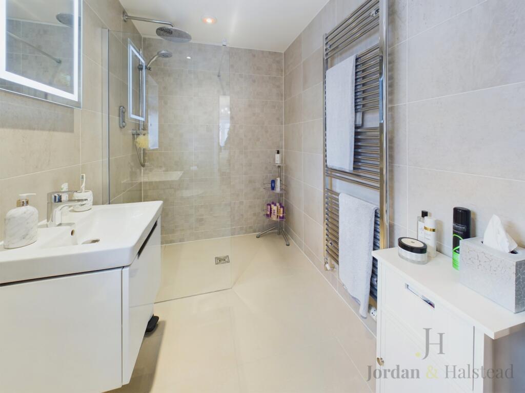 Main Ensuite