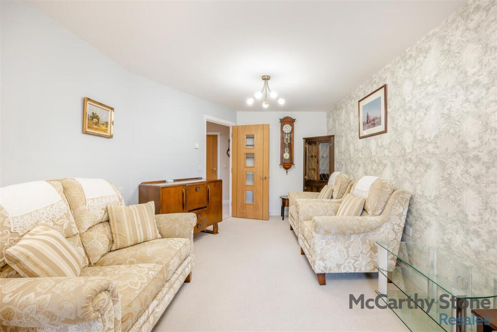 8668898-interior03.jpg